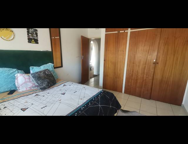 2 BEDROOM FLAT FOR SALE IN VEREENIGING CENTRAL